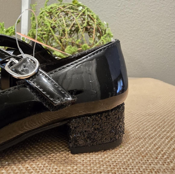 Wonder Nation Black Classic Dress Heels, Toddler Girl's, size 8 - Picture 3 of 7